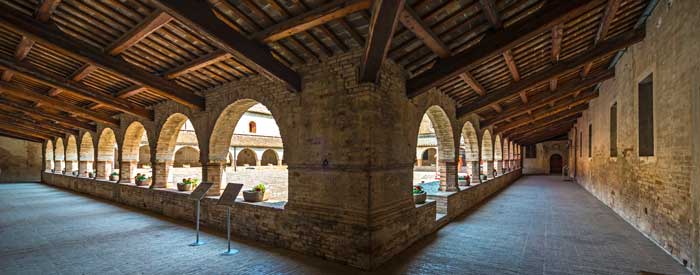 Abbazia di Fiastra, il chiostro